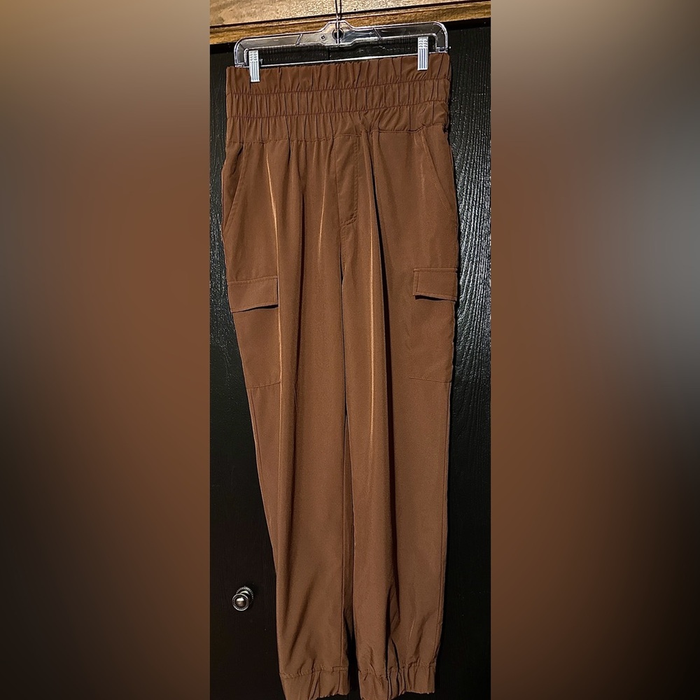 HYFVE High-waisted Cargo Joggers Size M coffee bean